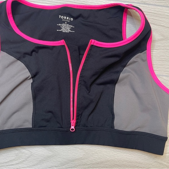 Torrid Active Black Pink Front 3/4 Zip Sports Bra Women’s size 2 (2X) - Picture 7 of 11